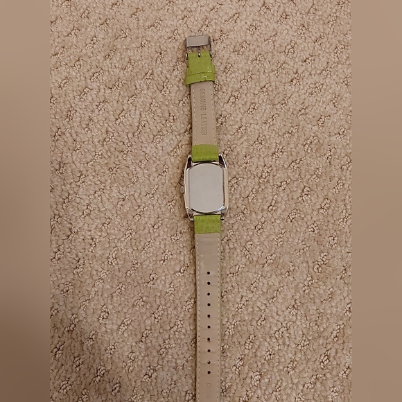 Green AVON Wristwatch - Picture 7 of 7